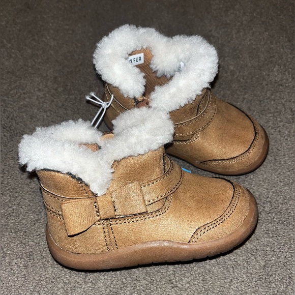 NWT Stride Rite Munchkin Infant size 6M Tan Faux Fur Boots - Picture 1 of 8